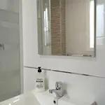 百夫长公寓 *